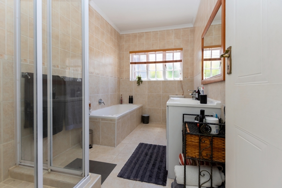 5 Bedroom Property for Sale in Middedorp Western Cape